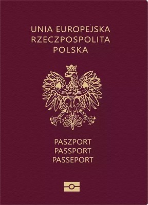 Паспорт Польши с гербом и надписями на трех языках