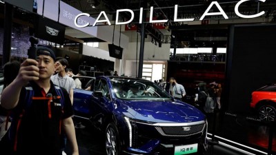 General Motors впервые не привез на автосалон ни одной модели с двигателем внутреннего сгорания. Электрокадиллак Escalade IQ.