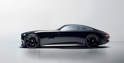 Элегантный черный спортивный автомобиль в профиль